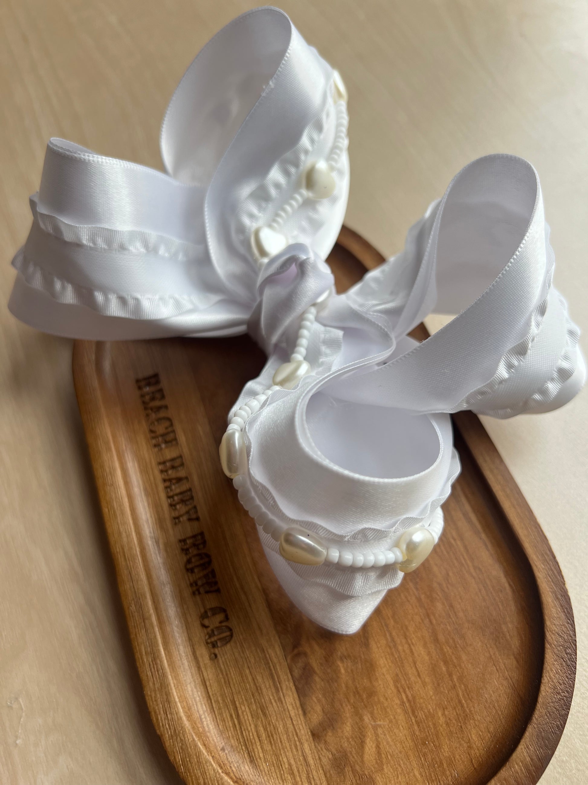 Whimsical white bow π€