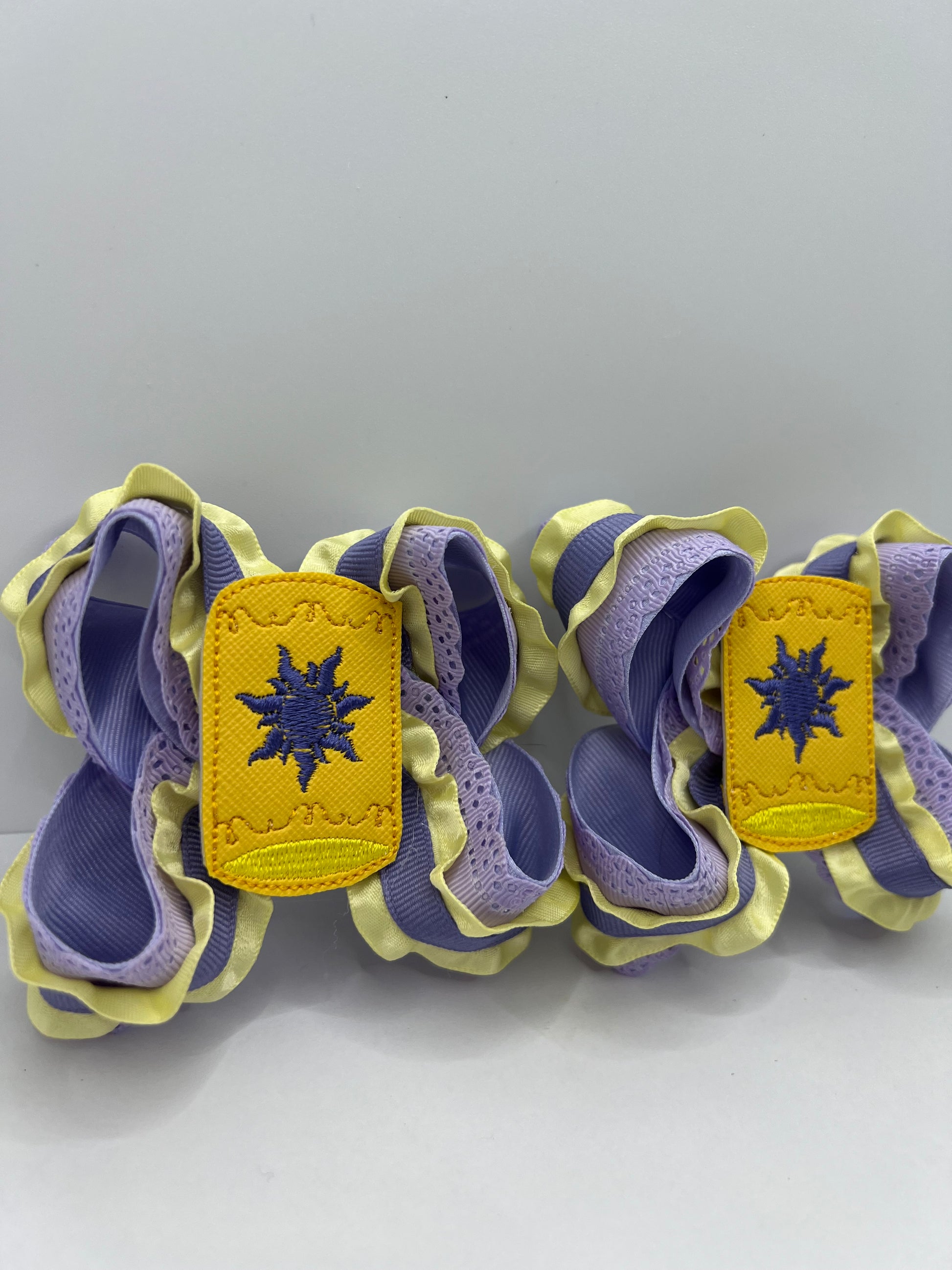 3” ruffled lantern piggies