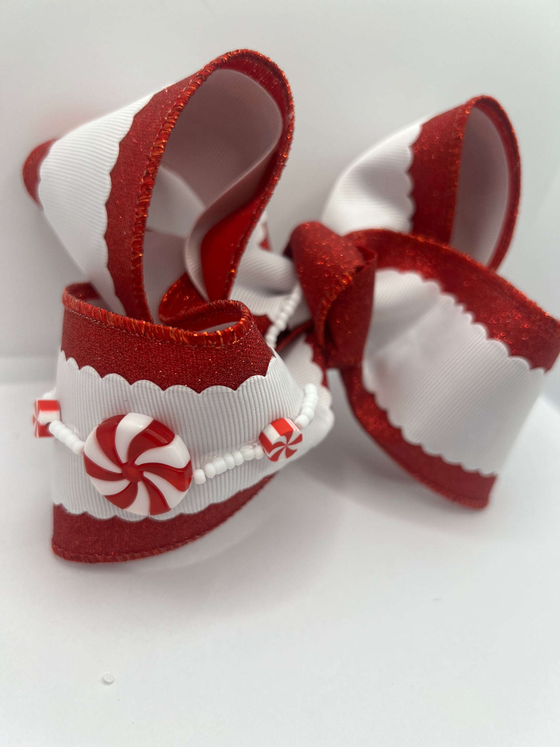 5 1/2” peppermint scallops on clip