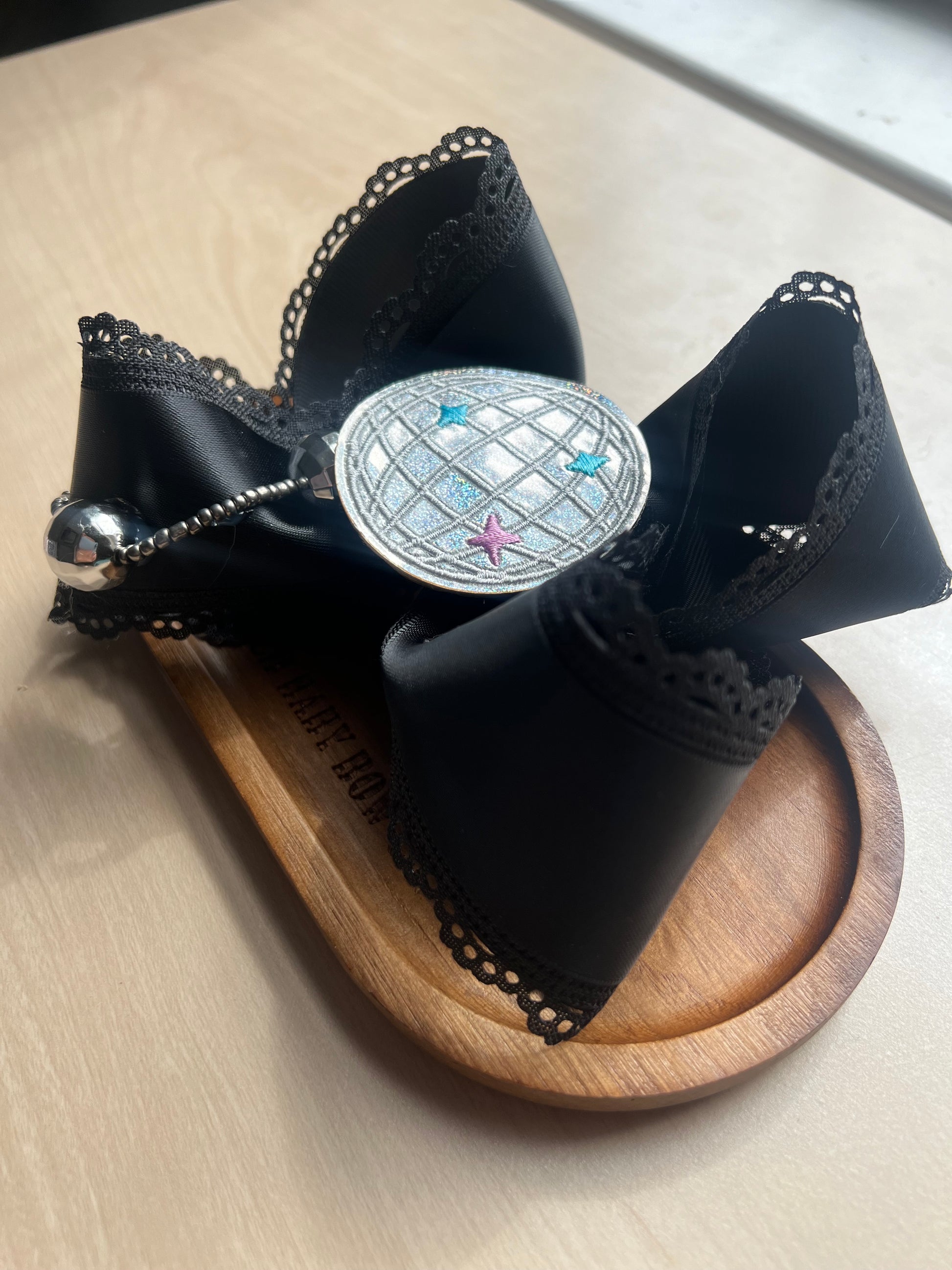 5 1/2” dancing queen bow