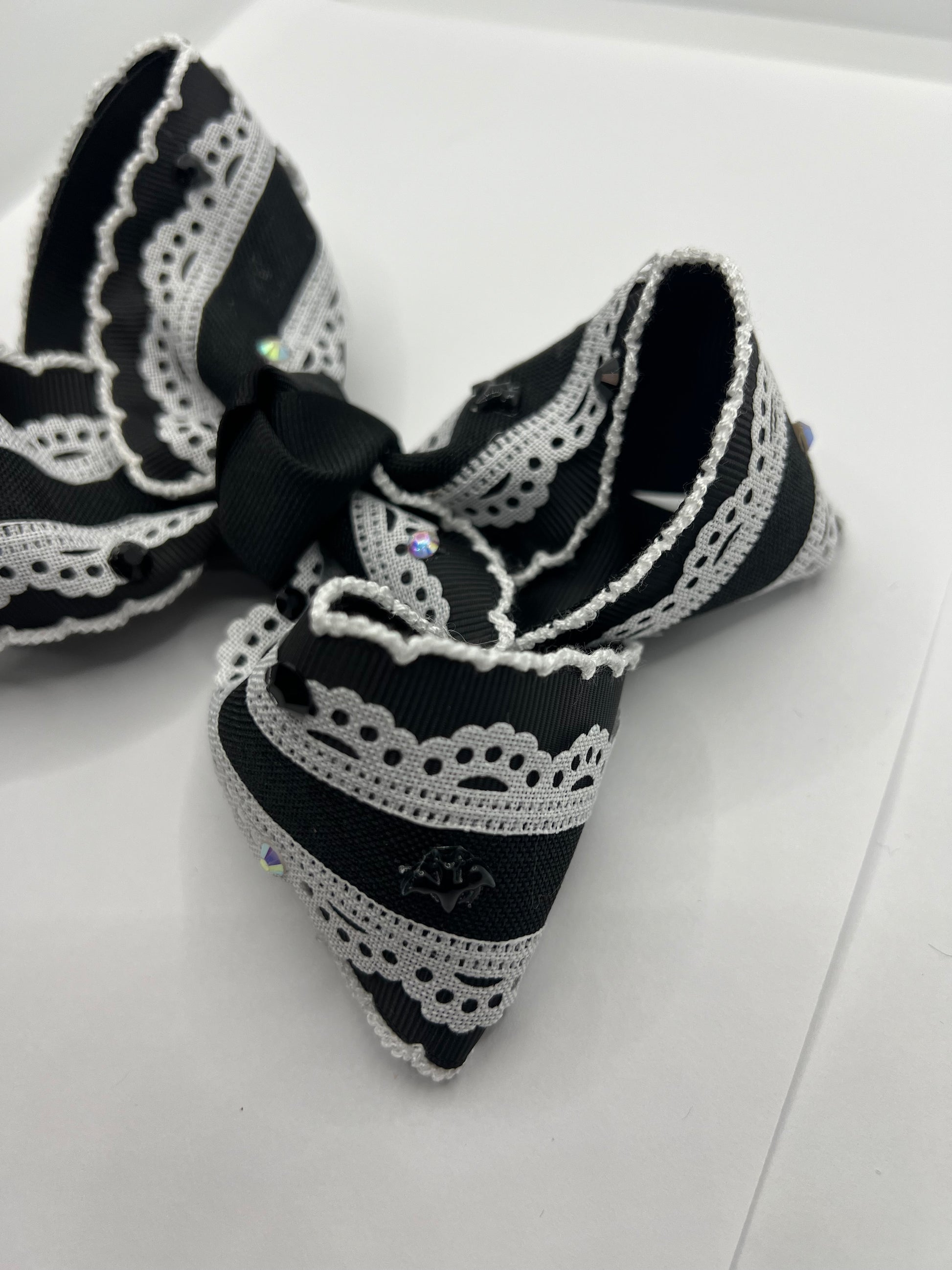 5 1/2” glitzy glam bats on clip