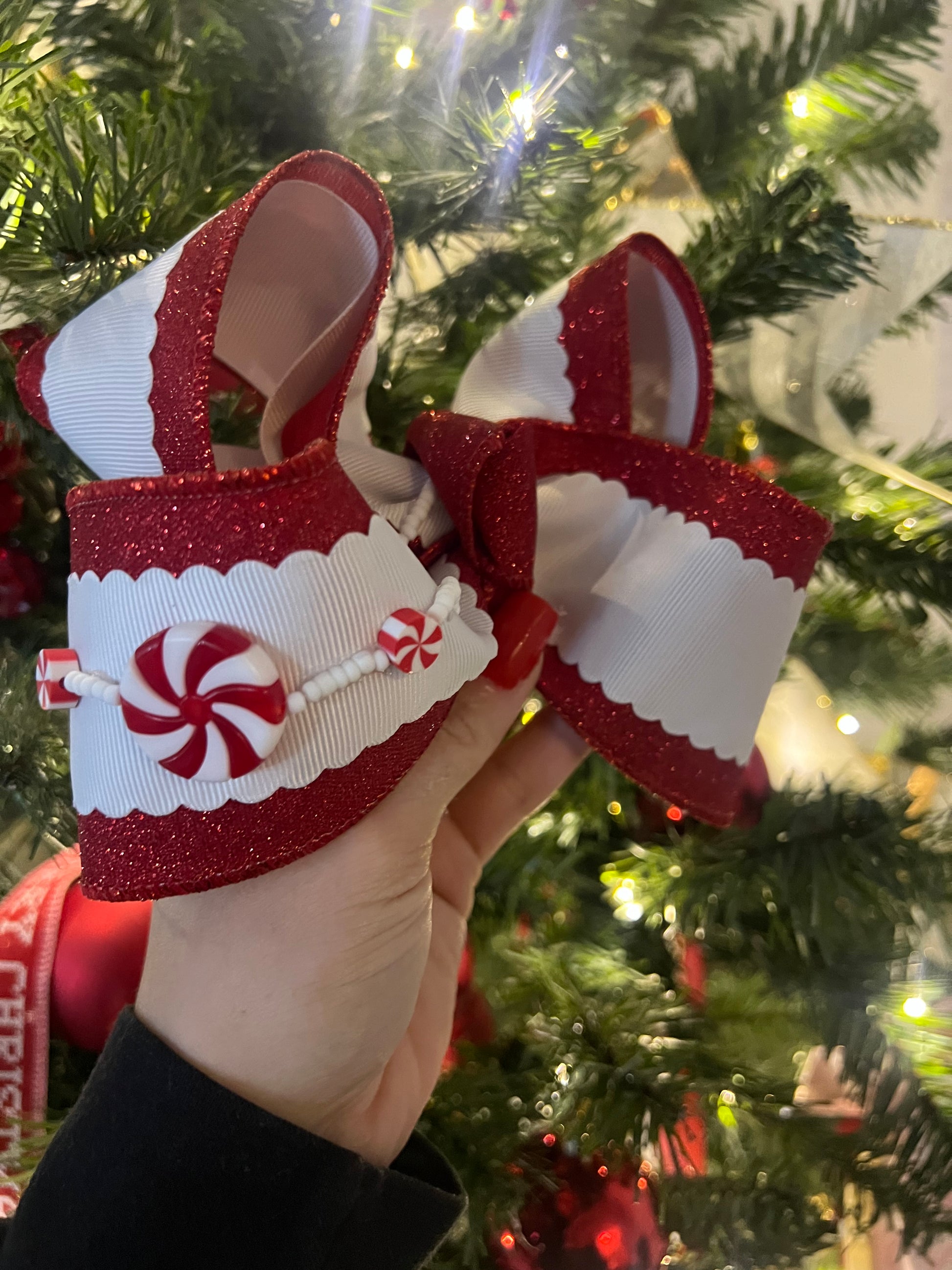 5 1/2” peppermint scallops on clip