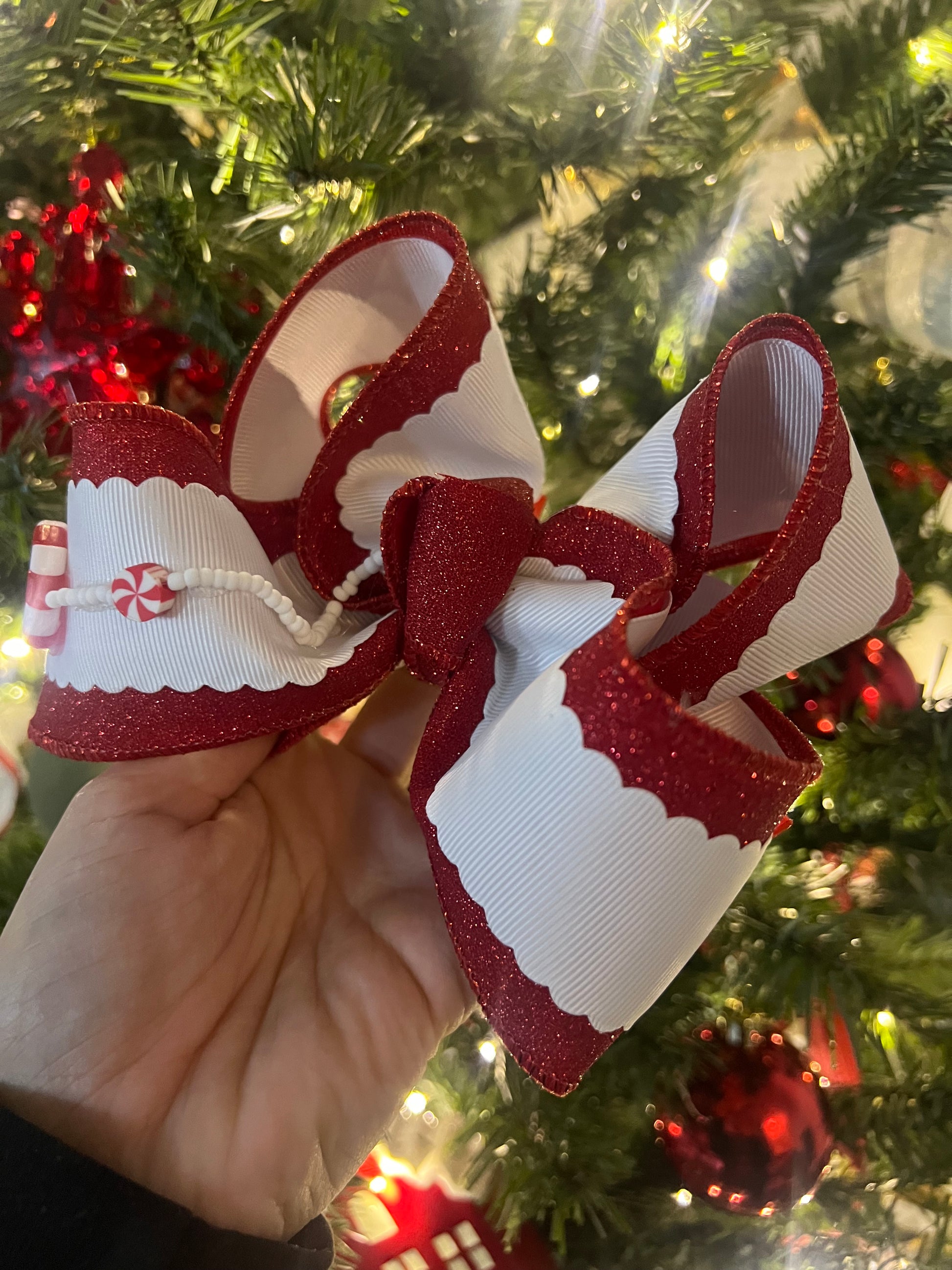 5 1/2” peppermint scallops on clip