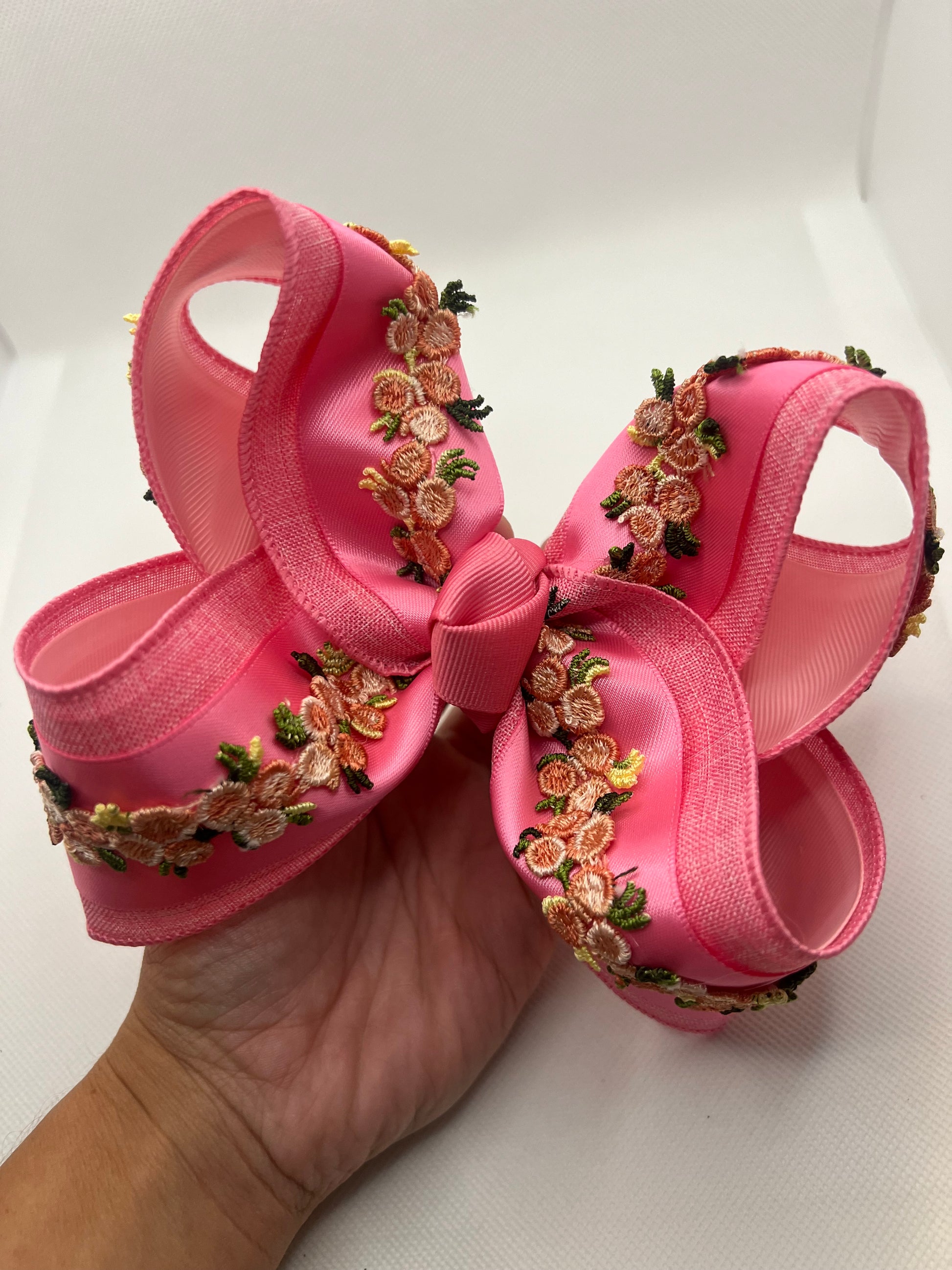 6” fairytale bow