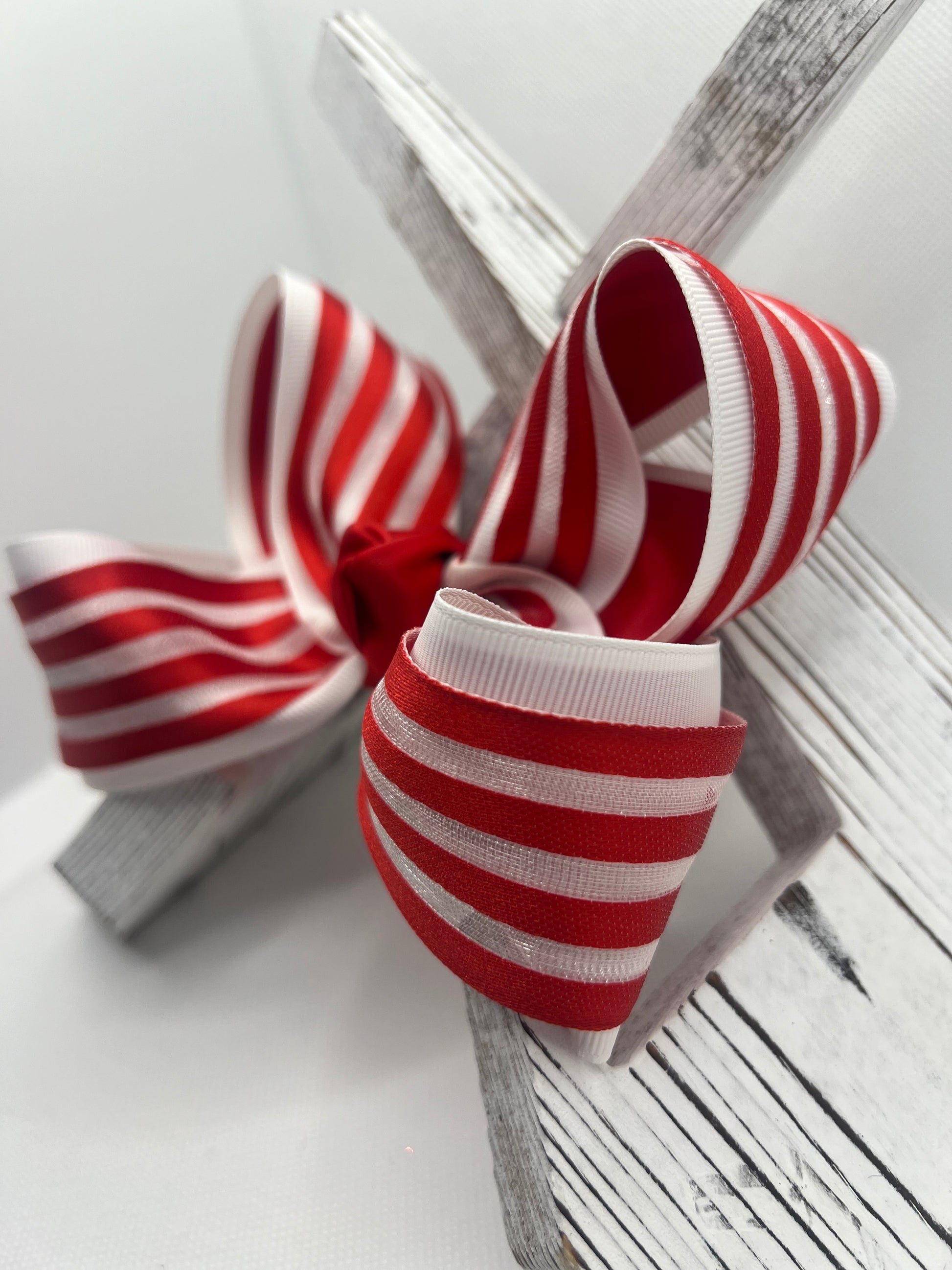 5 1/2” candy cane lane on clip