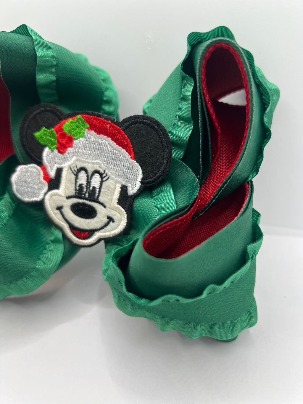 5 1/2” green magic ruffle on clip