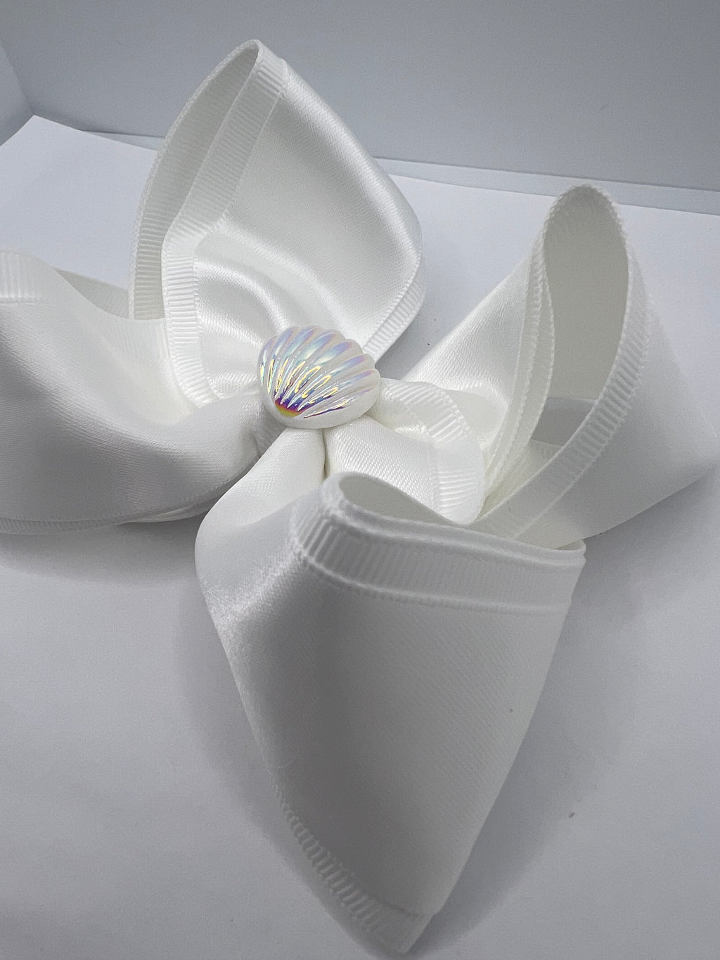 4” beautiful seashell on clip