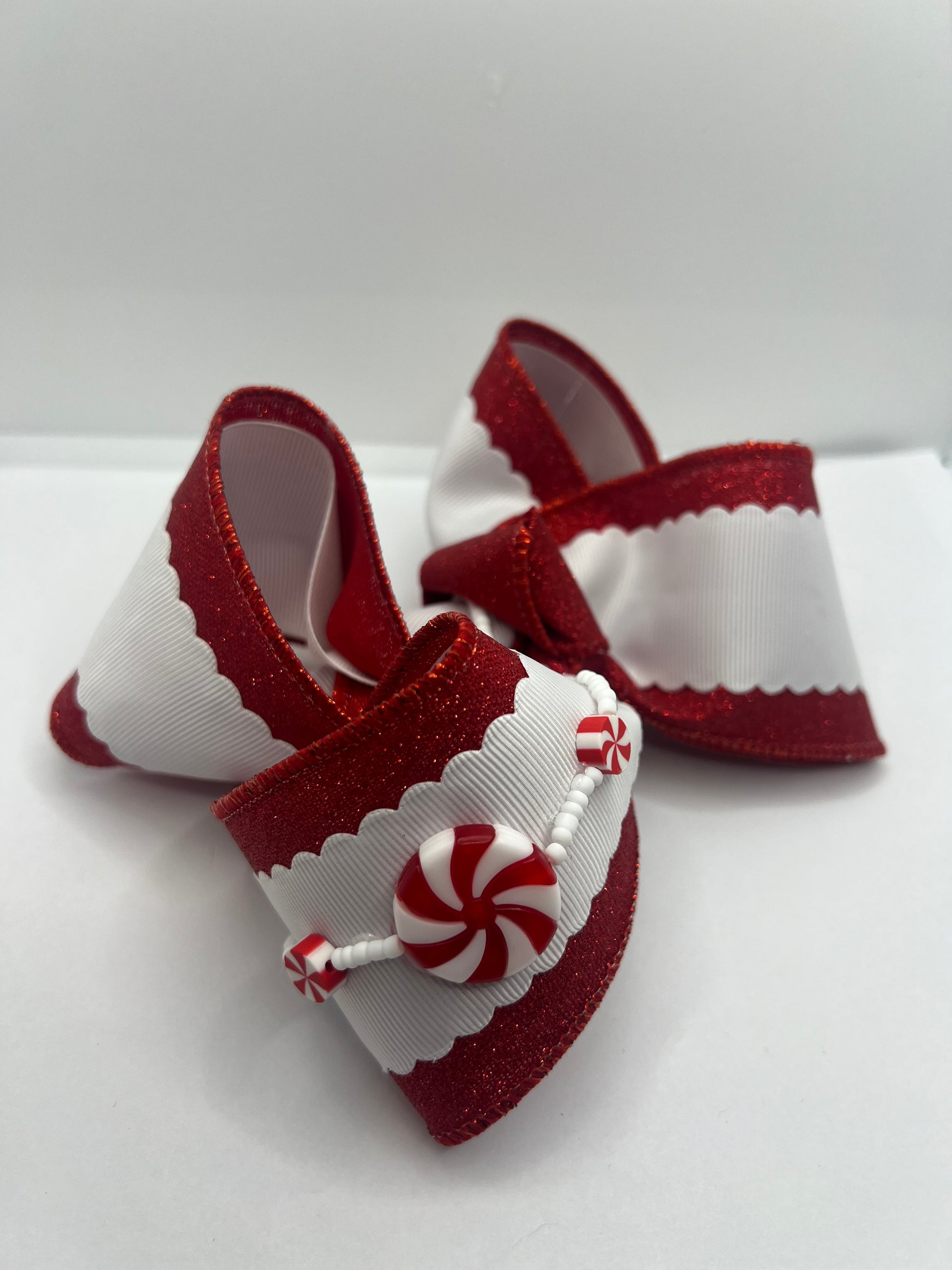 5 1/2” peppermint scallops on clip