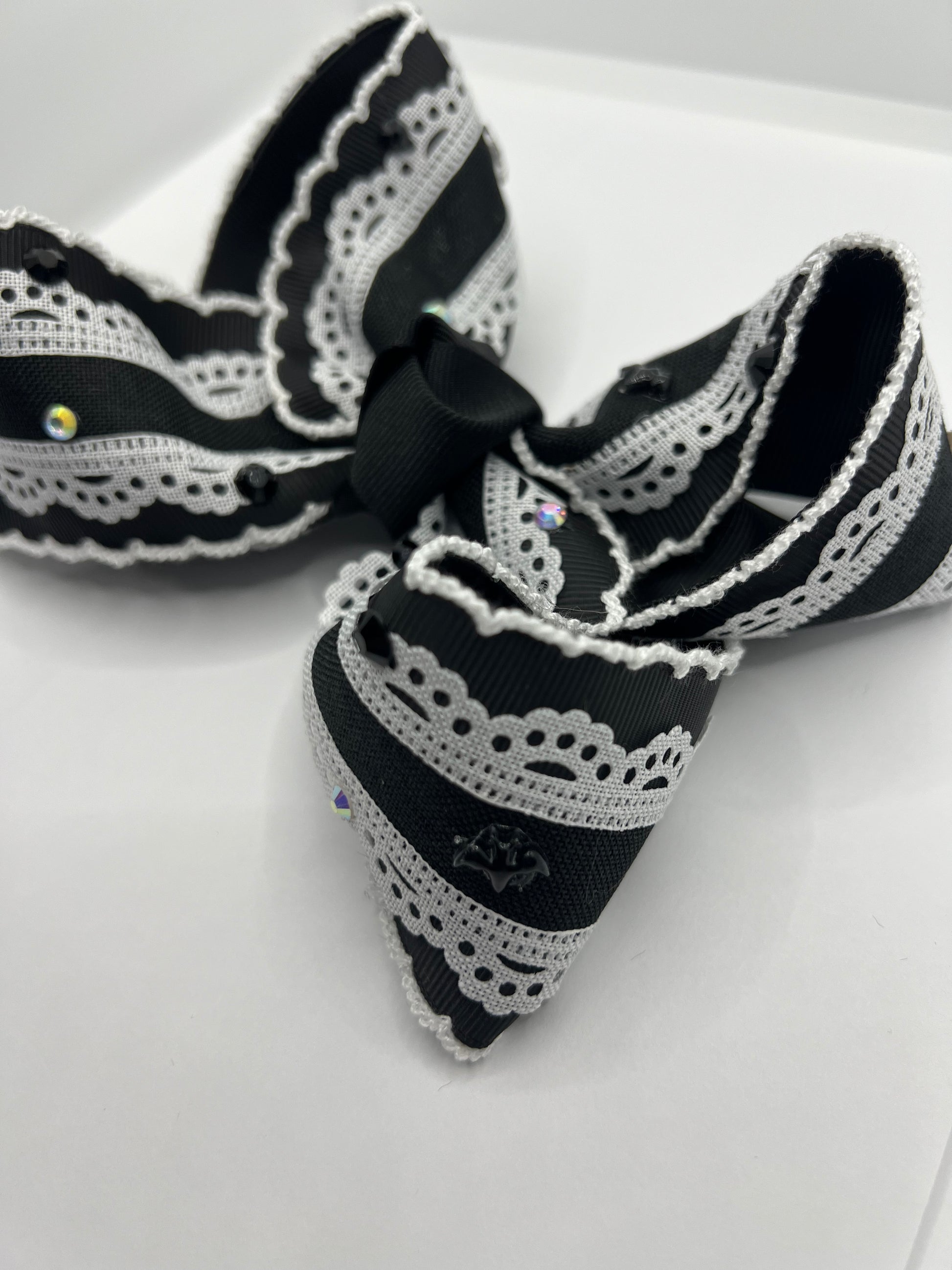 5 1/2” glitzy glam bats on clip