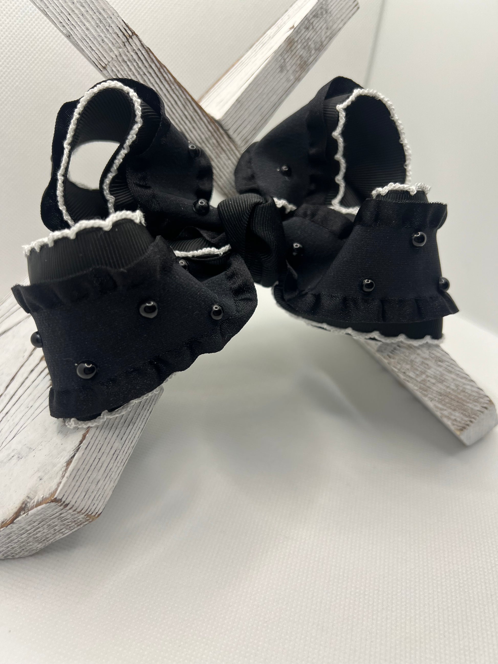 4 1/2” little black bow on clip
