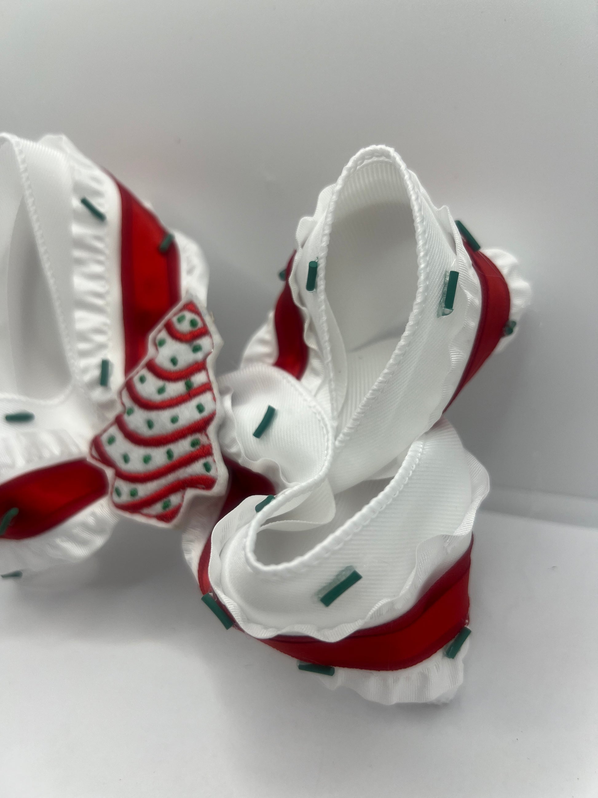 6” tree snacks on clip