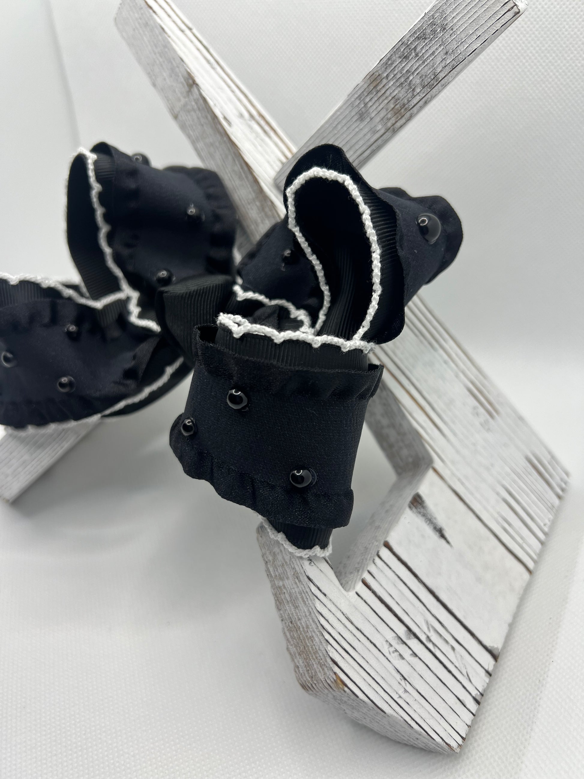 4 1/2” little black bow on clip