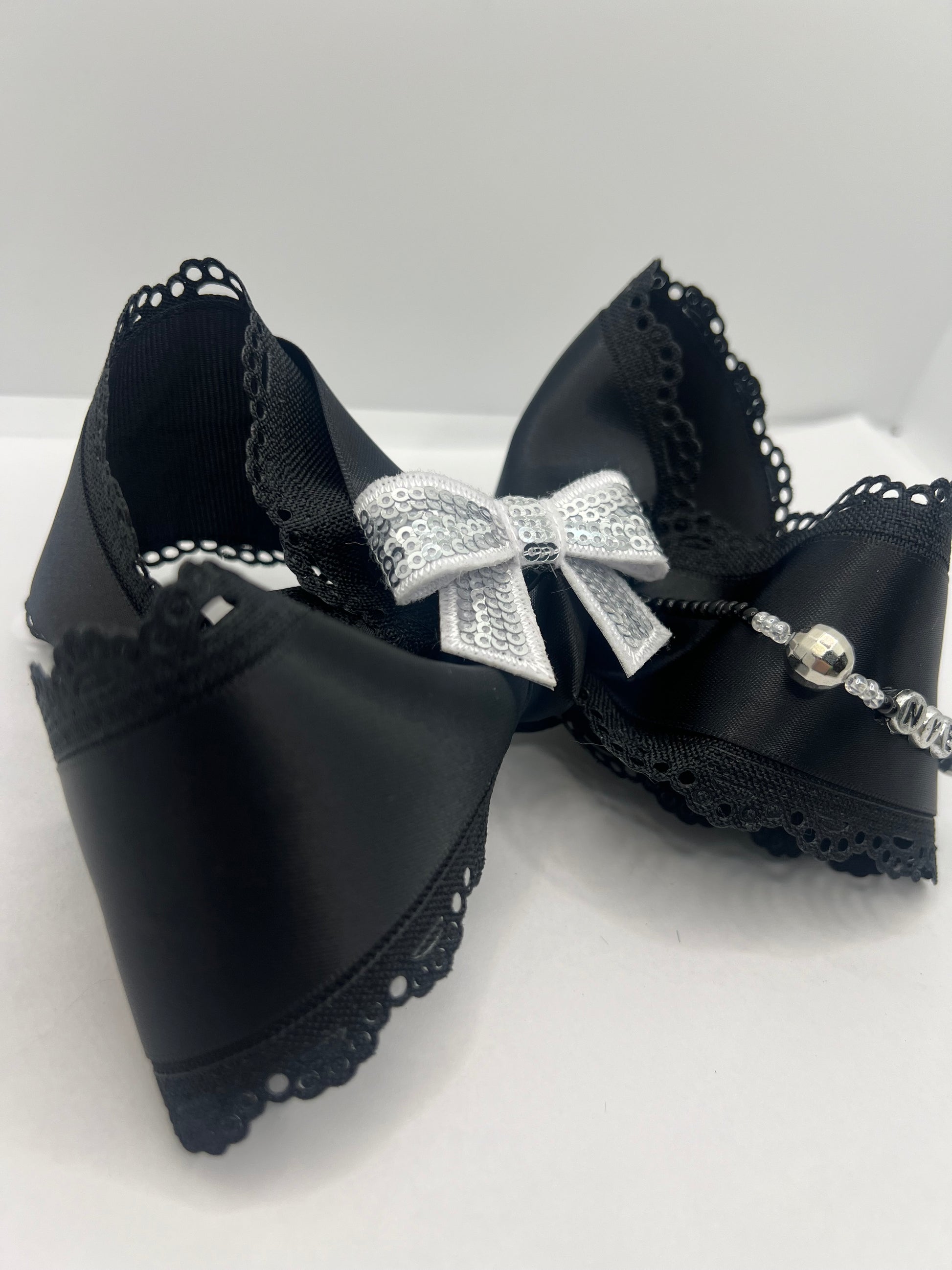 5 1/2” sparkles into 2026 on clip