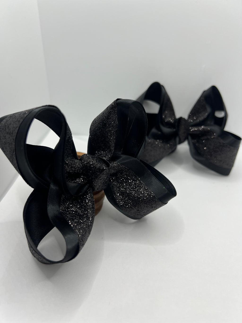 3 1/2” black tie piggies