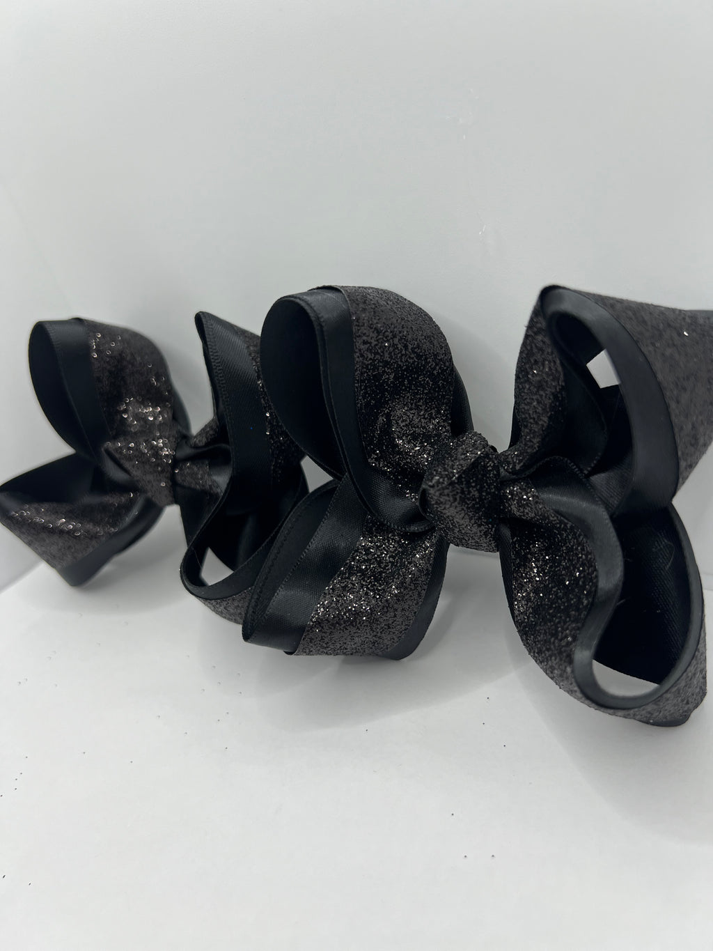 3 1/2” black tie piggies