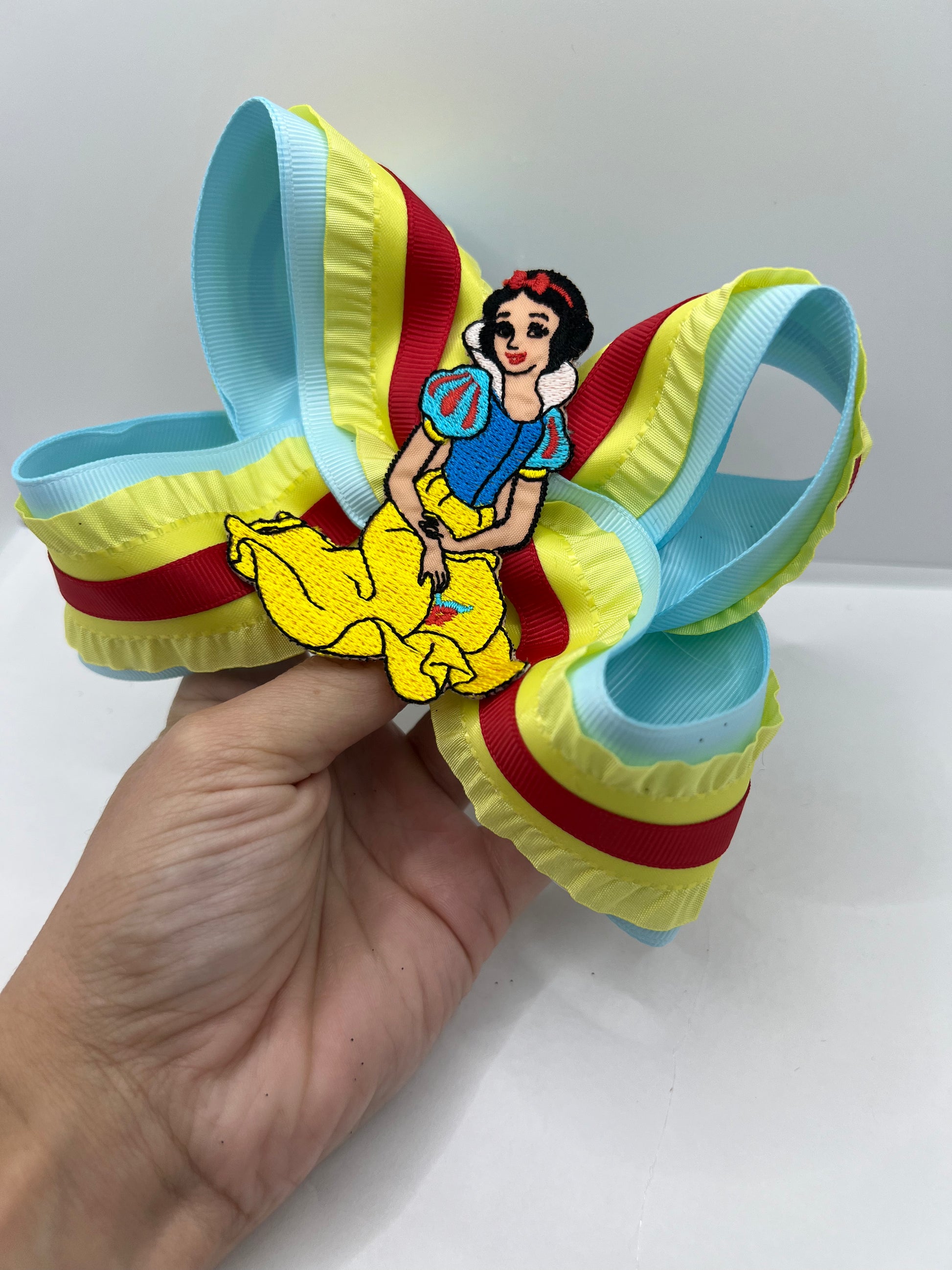 5” snow and ruffle on clip