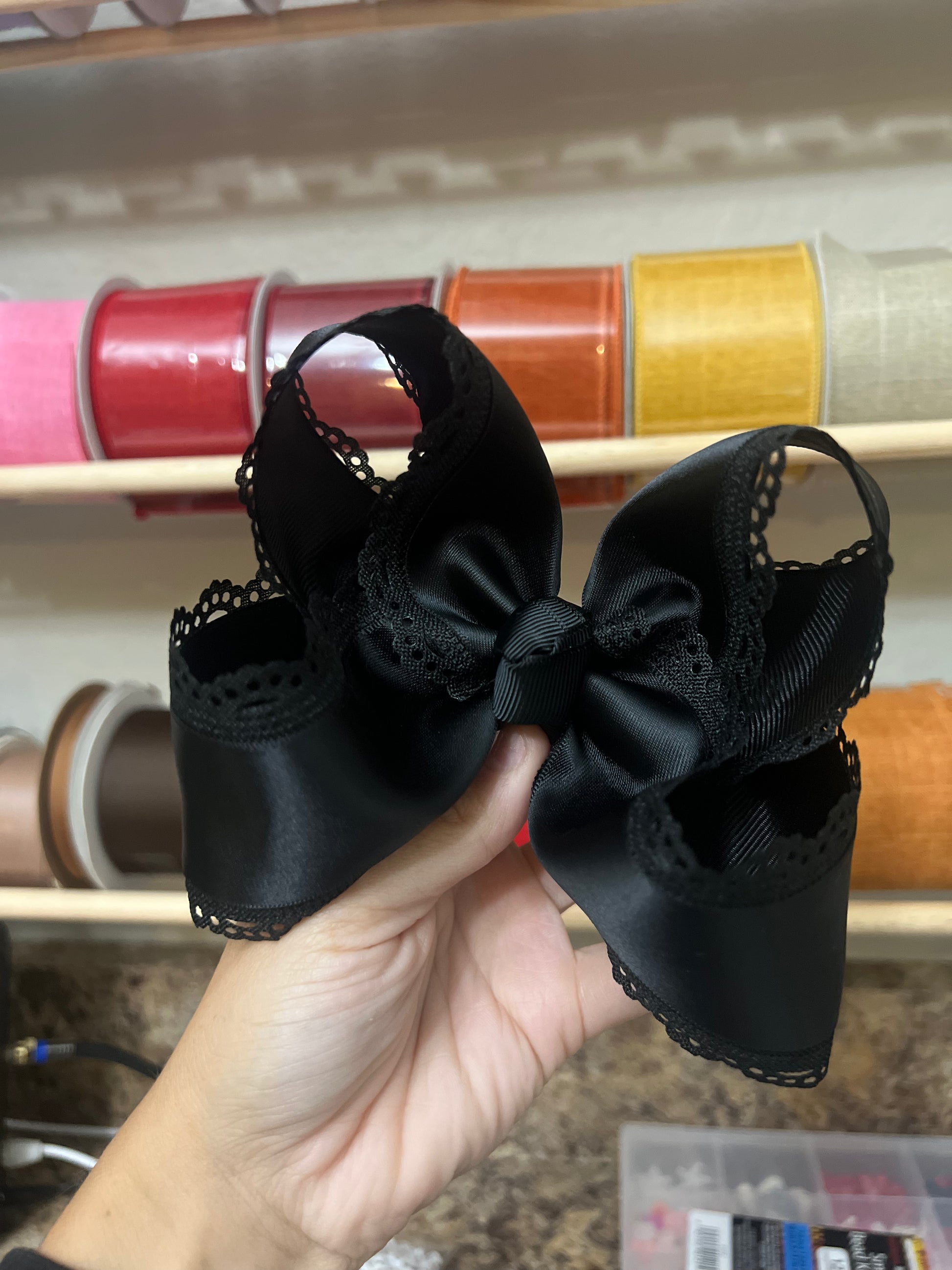 5” black satin scallop on clip