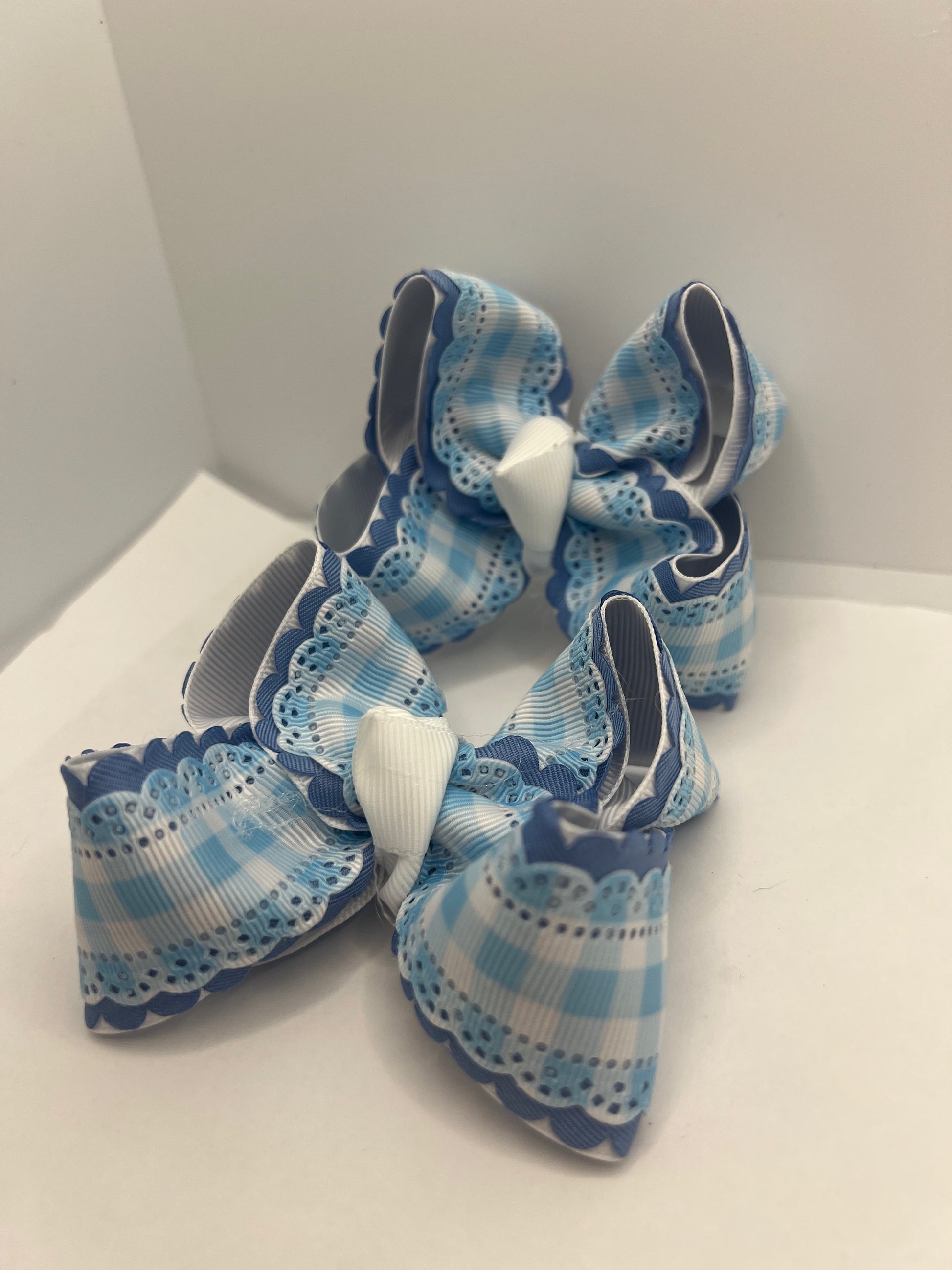 3” white base blue plaid piggies