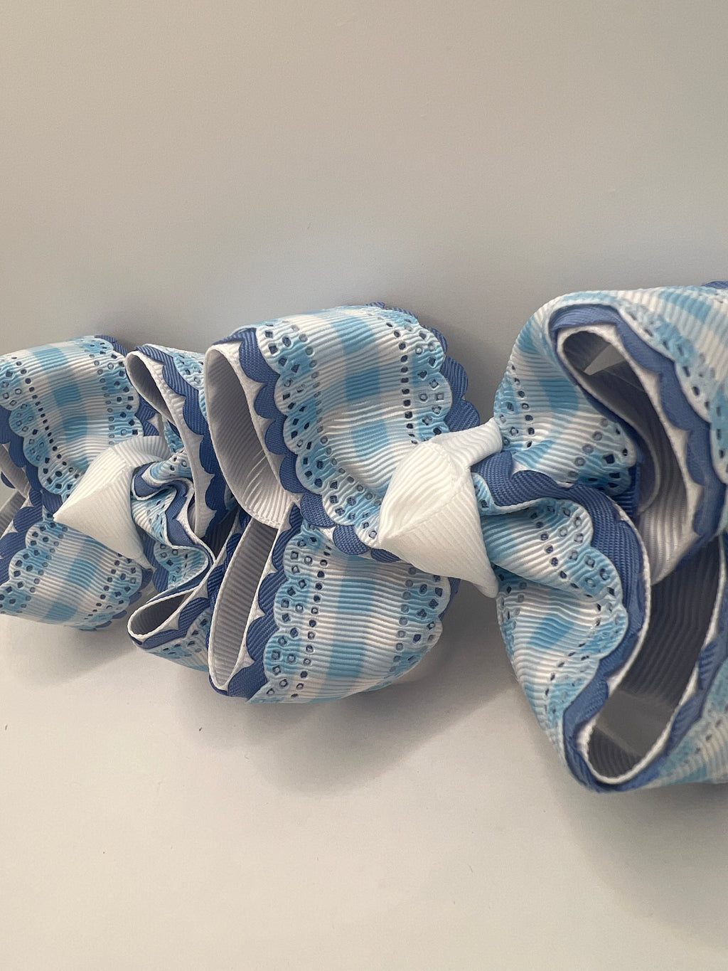 3” white base blue plaid piggies